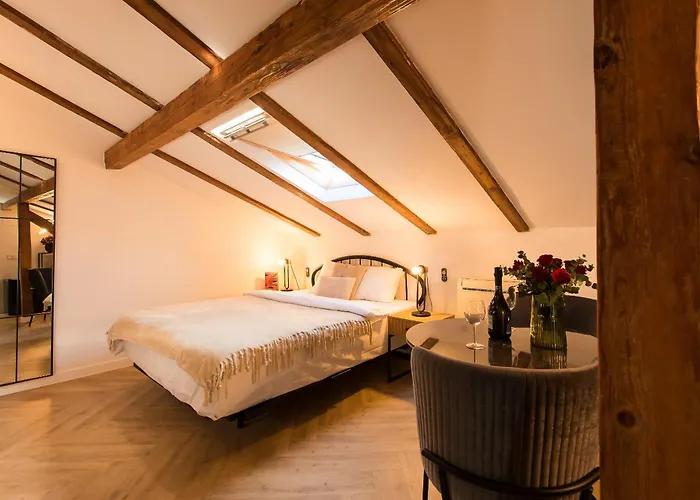 Arghezi Boutique Apartmán *