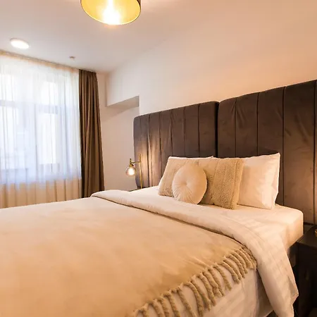 Arghezi Boutique * Boekarest